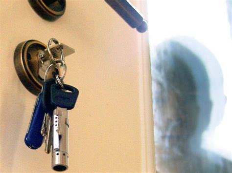 Probleme bei der Schlüsselersetzung - Ehemann verweigert Zutritt zur Wohnung